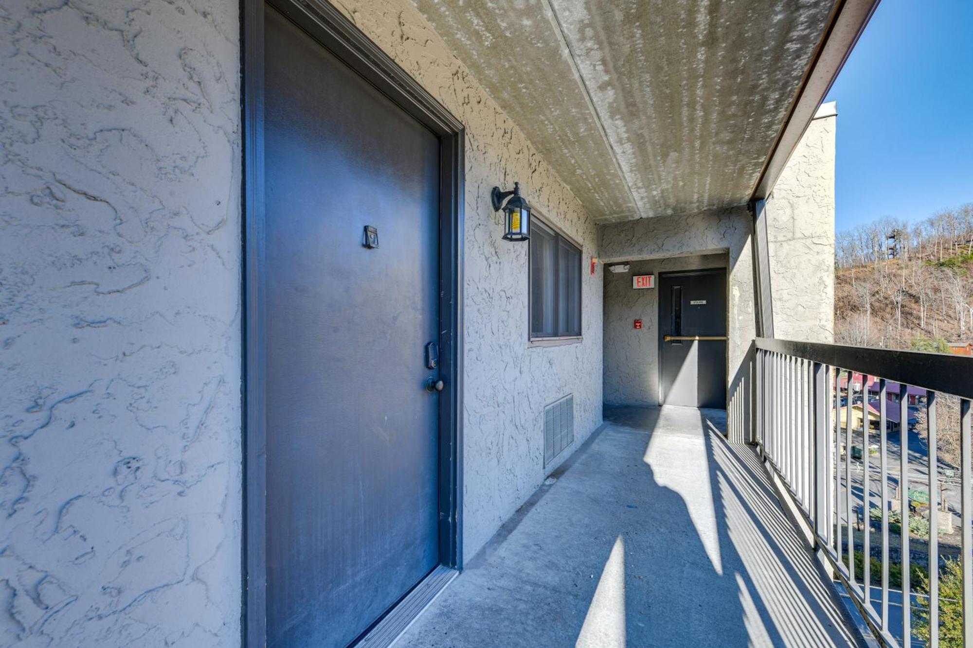 Downtown Gatlinburg Condo With Community Pool! ภายนอก รูปภาพ