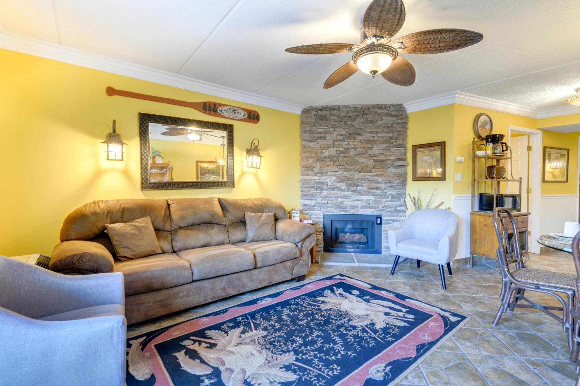Downtown Gatlinburg Condo With Community Pool! ภายนอก รูปภาพ