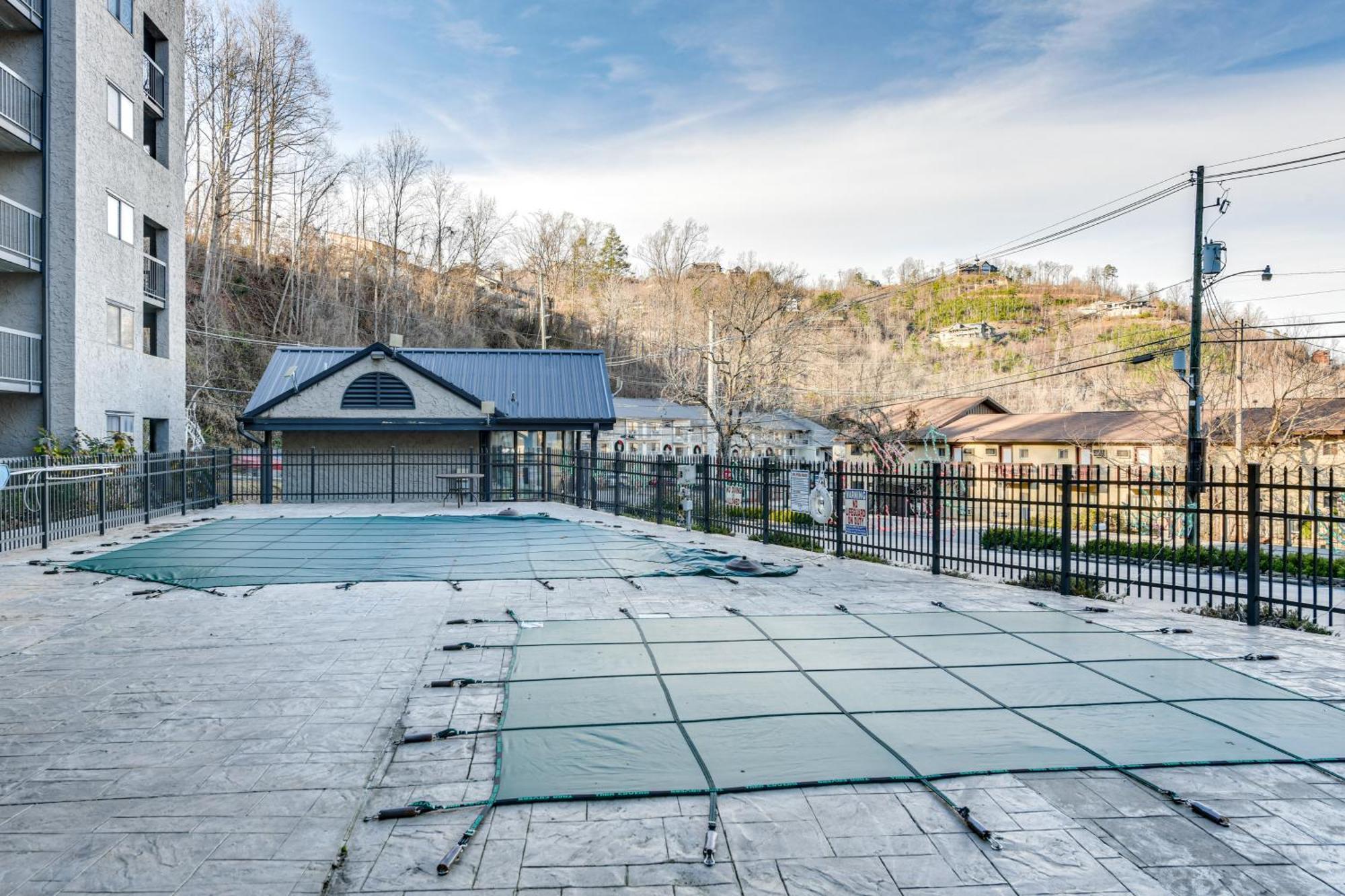 Downtown Gatlinburg Condo With Community Pool! ภายนอก รูปภาพ