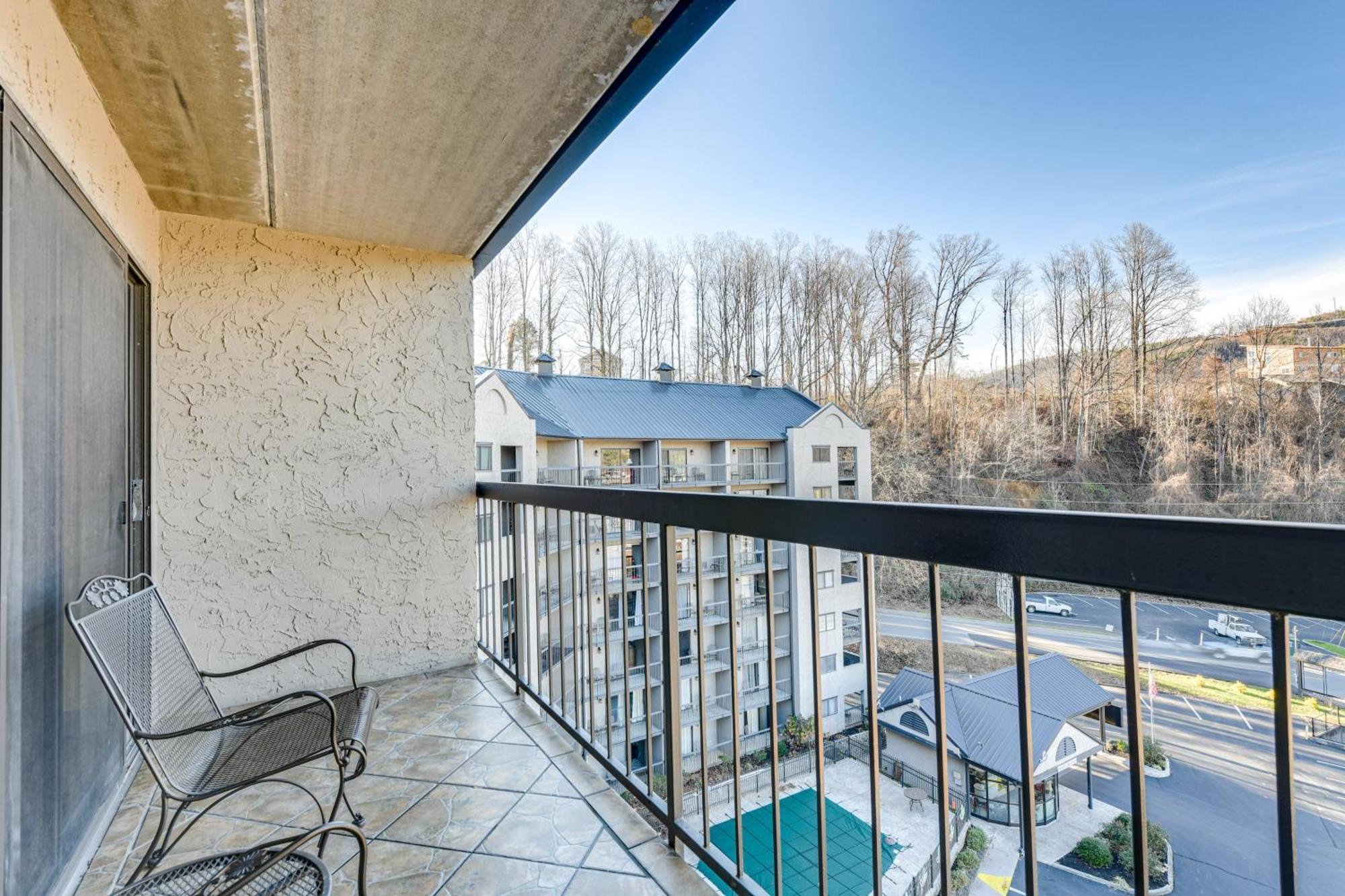 Downtown Gatlinburg Condo With Community Pool! ภายนอก รูปภาพ