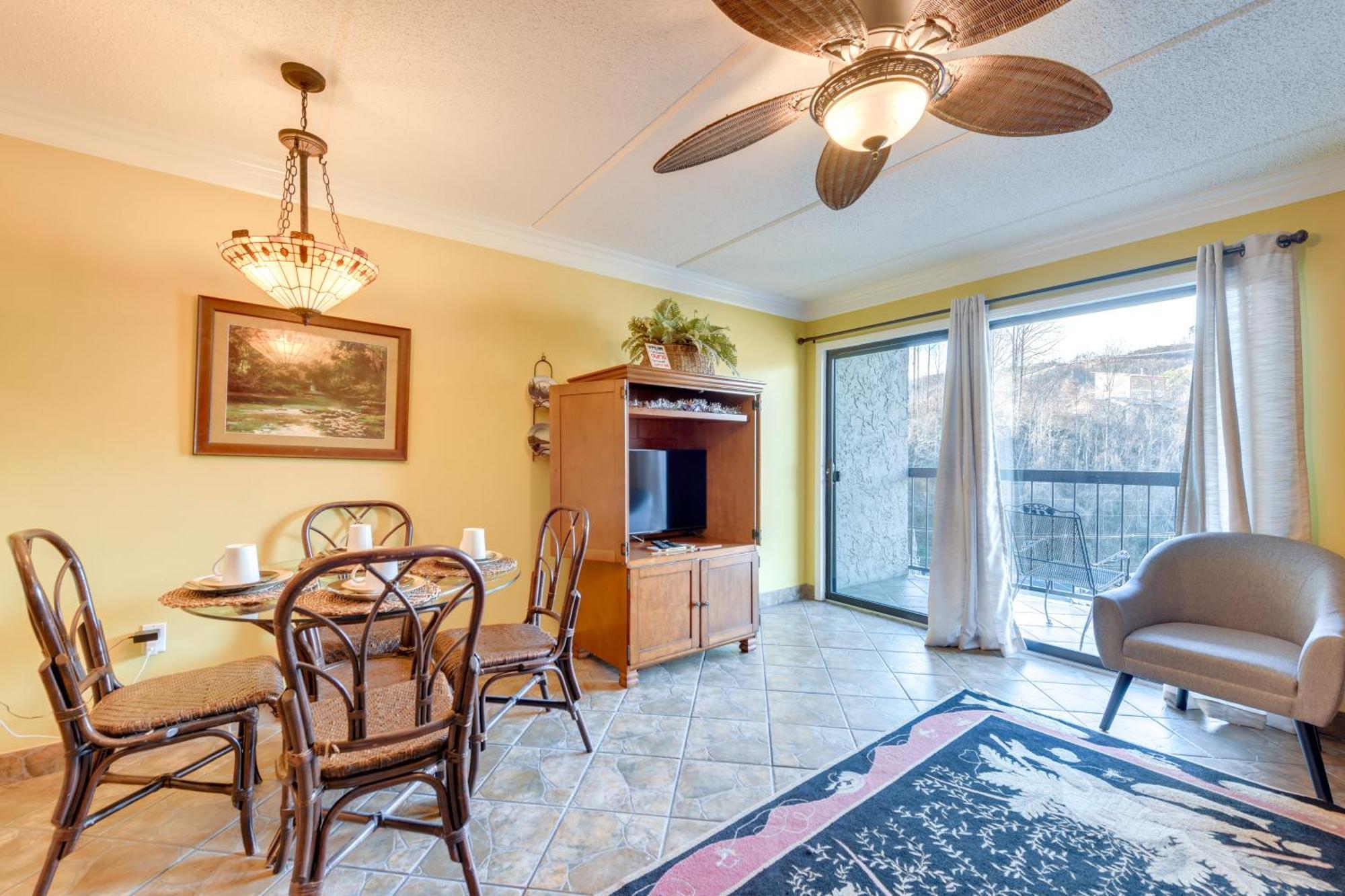 Downtown Gatlinburg Condo With Community Pool! ภายนอก รูปภาพ
