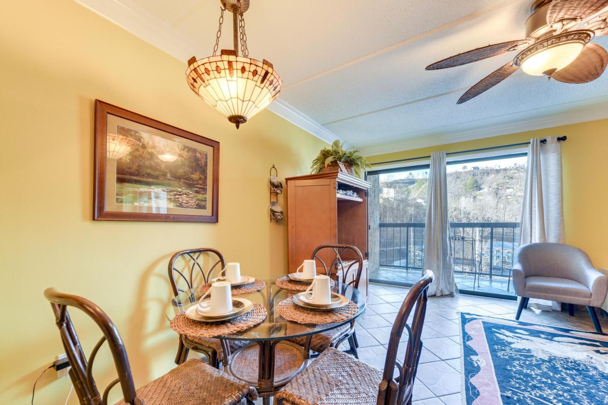 Downtown Gatlinburg Condo With Community Pool! ภายนอก รูปภาพ
