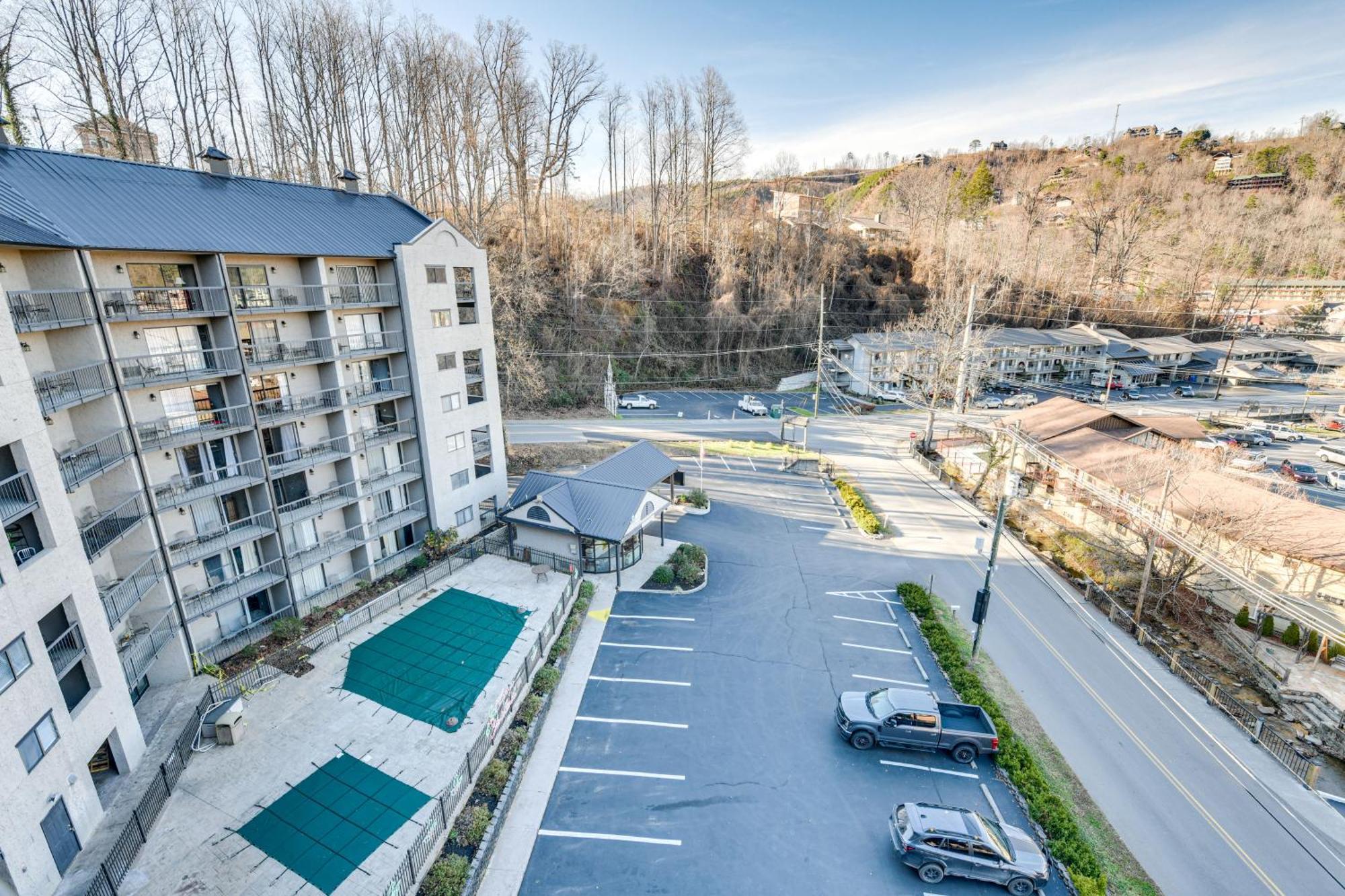 Downtown Gatlinburg Condo With Community Pool! ภายนอก รูปภาพ